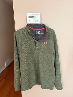 Under Armour pullover
